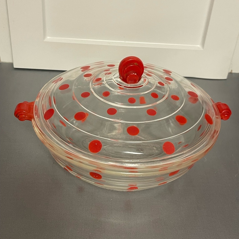 VTG McKee Glasbake 55 Round Red Polka Dot Casserole Dish w/Lid Art Decor 1.5QT